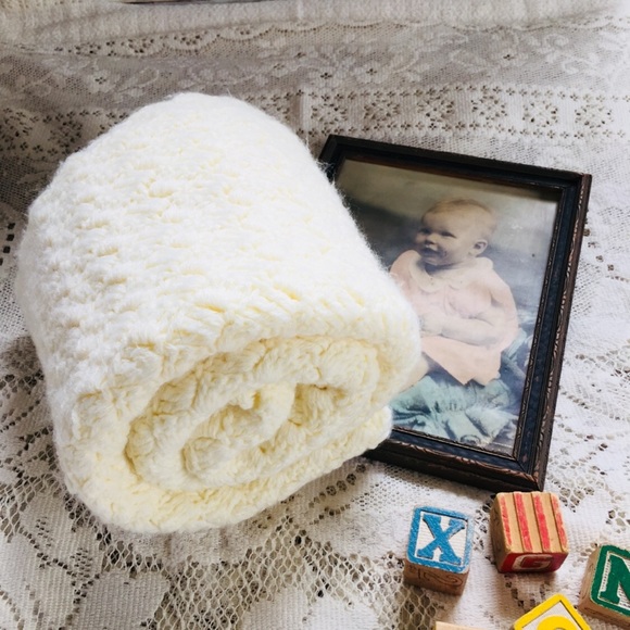 Handmade Yellow Baby Blanket - Picture 2 of 3